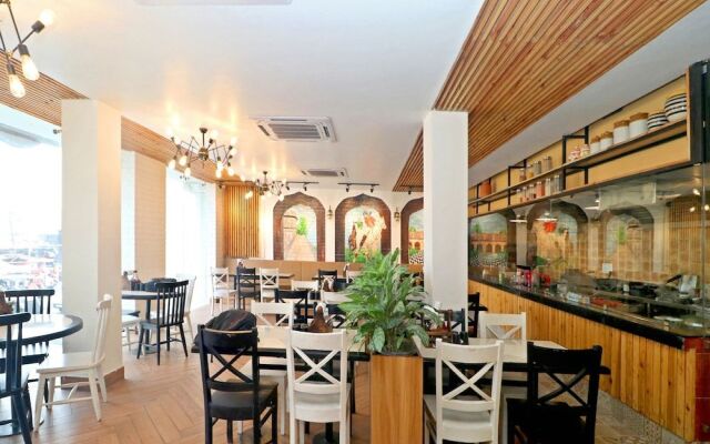 OYO 16082 Hotel Imperial Corner