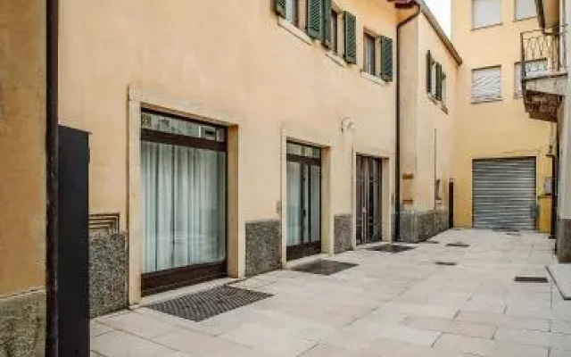 Arena Easy Suites Guesthouse