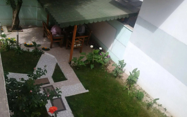 Theranda Hotel