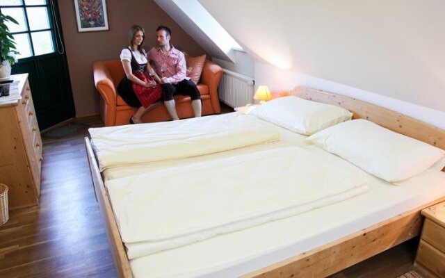 Zirngast Weingut-Buschenschank-Gästezimmer