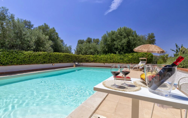 Near Alghero Shardana Guest House in Uri With Swimming Pool