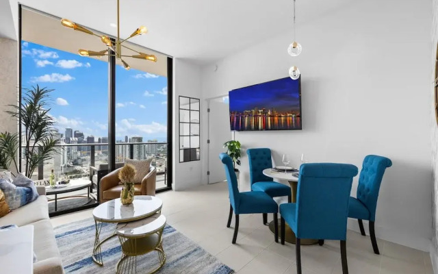 Luxury PH 51st Floor City Views