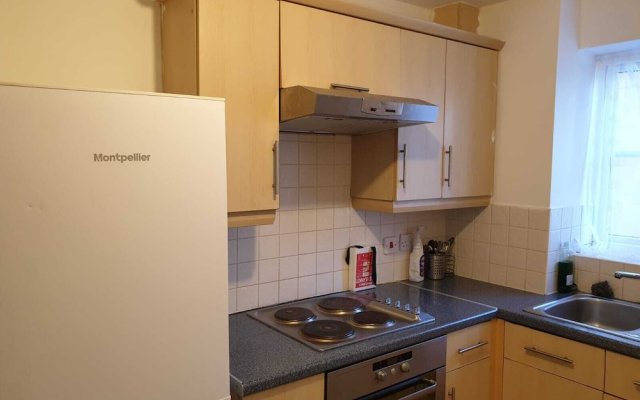 2 Bed Apartment B70 Off M6 With Free Parking