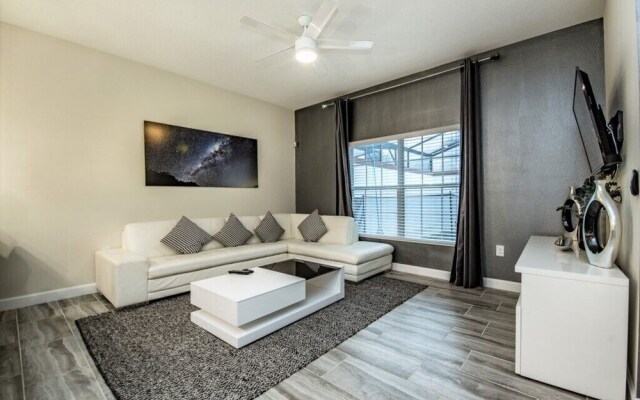 Stylish 4 Bed 3 Ba Pool Home