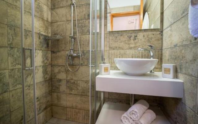 Aloni Studios & Apartments