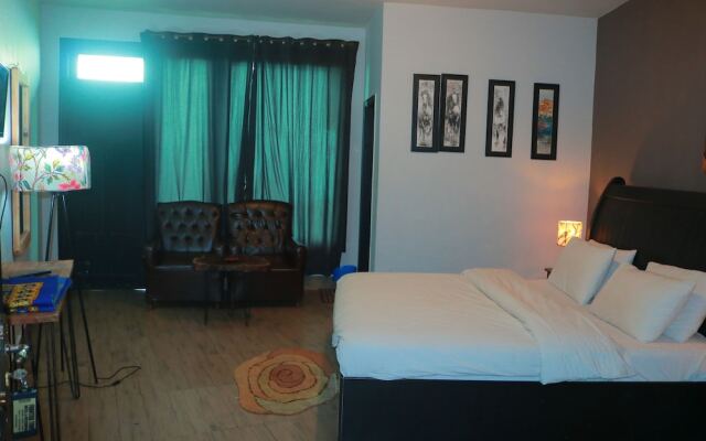 Frontier Tower Hotel