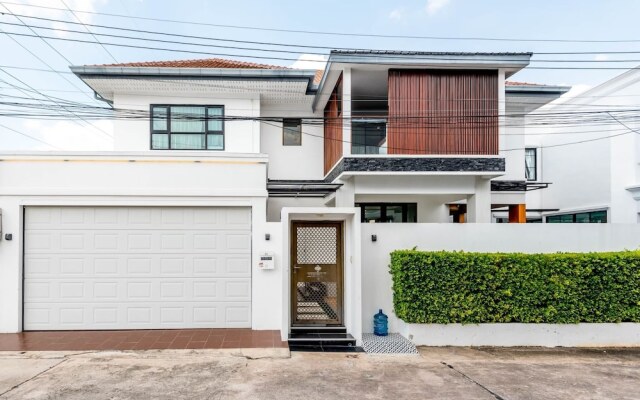 Exquisite Pool Villa B