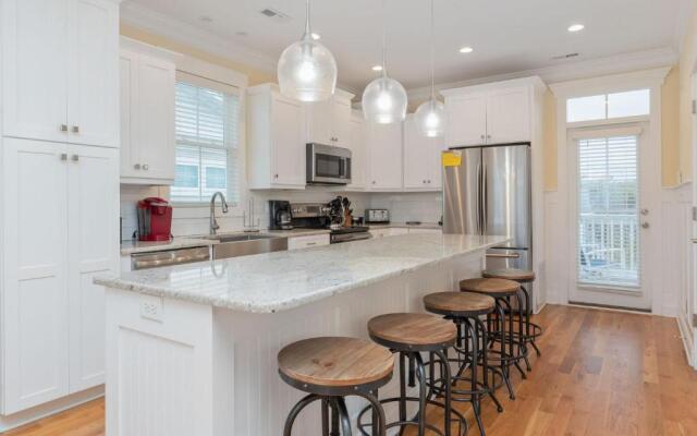 Alpha Breeze by Oak Island Accommodations