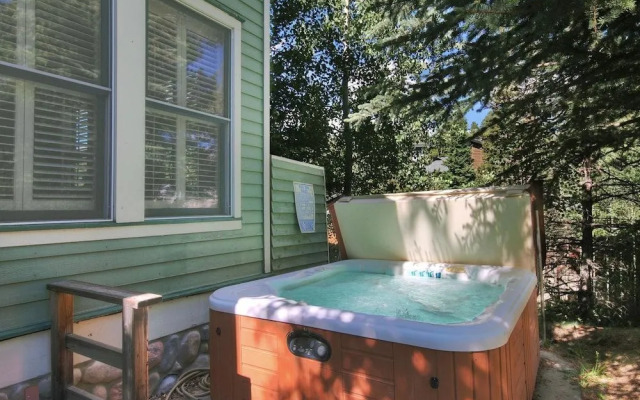 Bear Pine 4 Br home by RedAwning