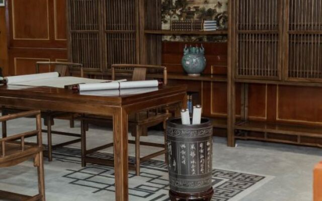 Taibai Restaurant Boutique Garden Hotel (West to Jining North Bus Station)