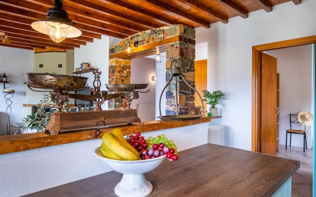 Charming 1-bed House in Stafylos