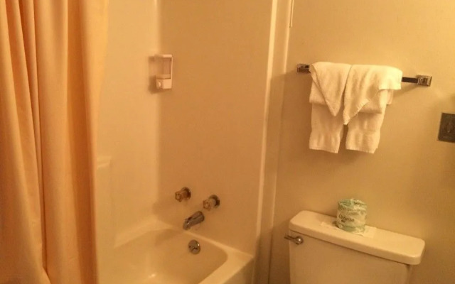 Captain John's Motel