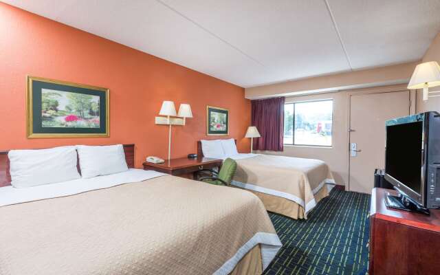 Days Inn by Wyndham Pittsburgh-Harmarville