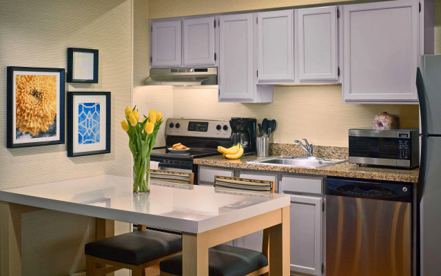 Sonesta Simply Suites Cleveland Airport
