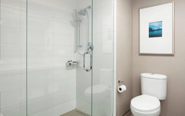 Sheraton Vancouver Guildford Hotel