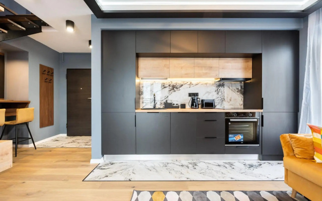 Sunflower- Designer 2R apartment near Piata Unirii with circular terrace