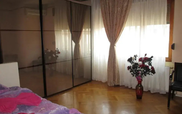 Redlotus Accommodation-Old City Inter
