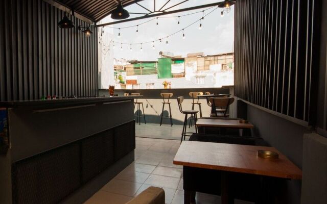 The Prince of Whales Hostel & Bar