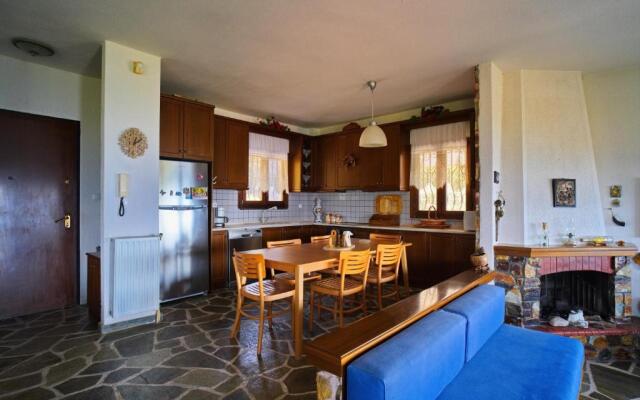 Beachfront villa with huge garden, 3br, Halkidiki