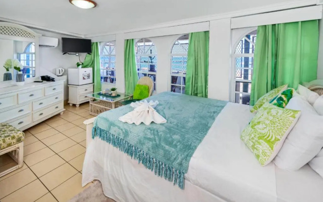 Deyna'S City Inn