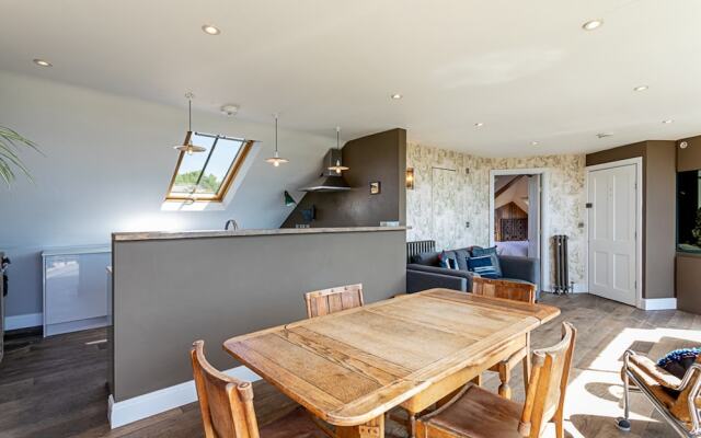 Stunning Penthouse Apartment Near Battersea Park