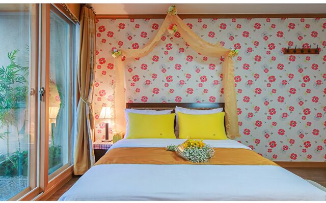 Yangyang Seaglow Rainbow Pension