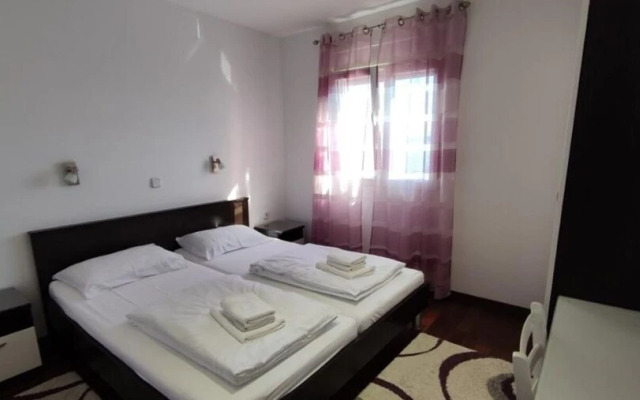 Neven - Economic Apartment Close to sea - A4 kat