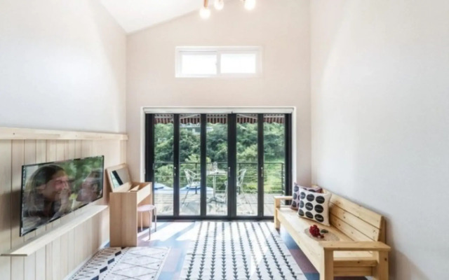 Hadong Jayeonaega Pension