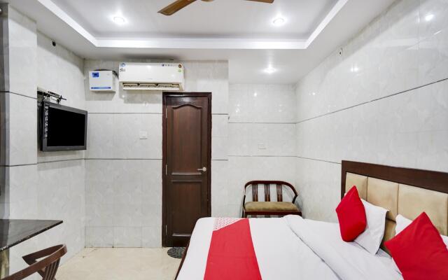 OYO 71043 Hotel Kingsman