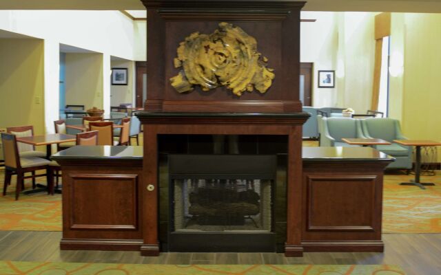 Hampton Inn & Suites-Knoxville/North I-75