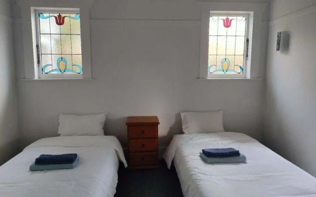 5 Bedroom House 7 Rangiatea Road