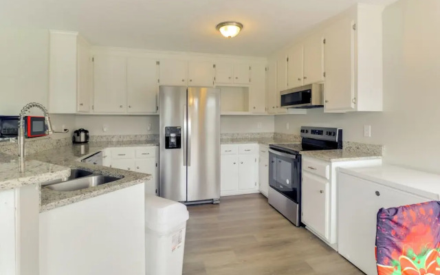 Spacious Home < 3 Mi to Hampton Coliseum!