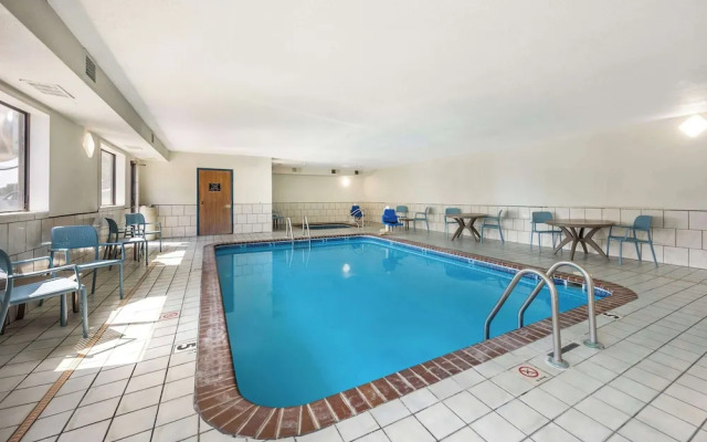 Americinn Hotel & Suites Salina