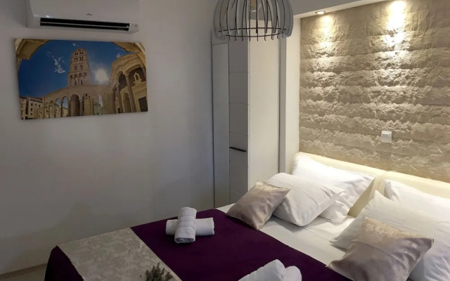 Central Split Apartments And Rooms Paese
