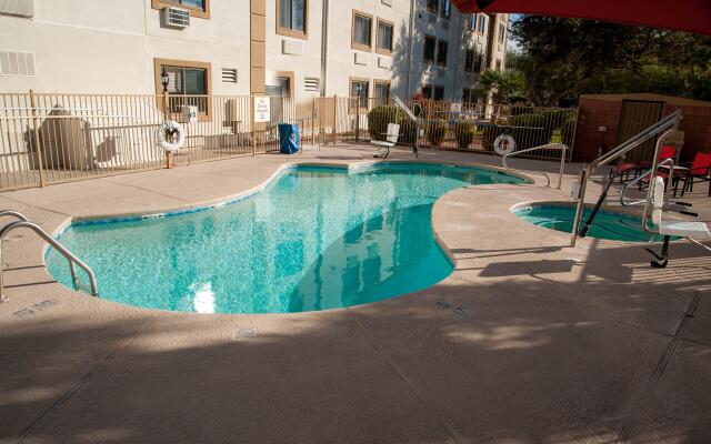 Holiday Inn Express Airport - Tucson by IHG