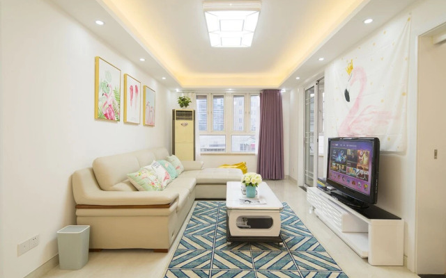 Good Time Travellers Inn -People Square No.1