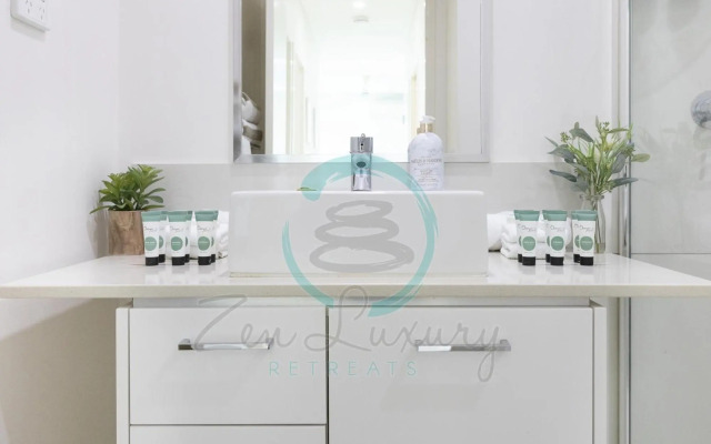 ZEN BY THE WATER - Darwin's Premier Ocean View Family Retreat