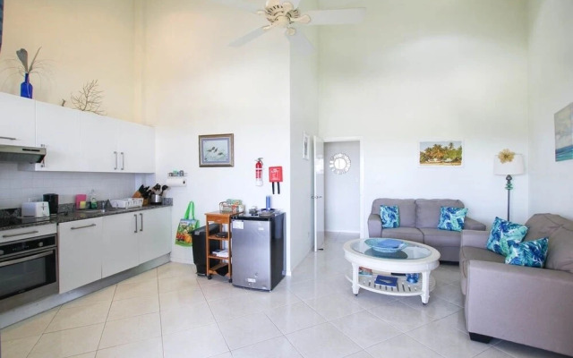 Poolside Apartment 5 Mins From Beach - Lantana 15 By Bsl Rentals