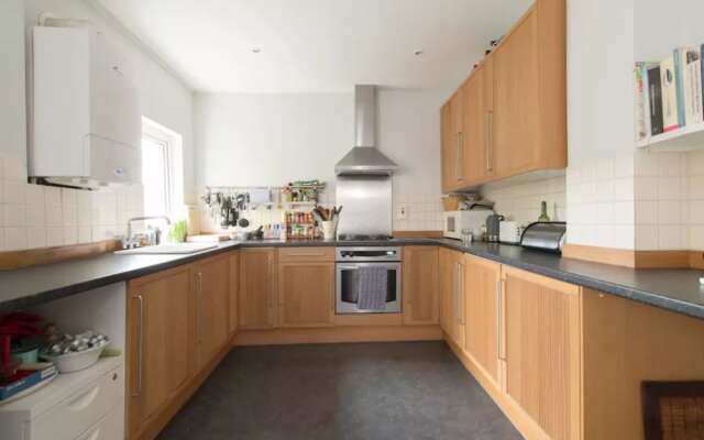 Beautiful 2 Bedroom House in Hackney