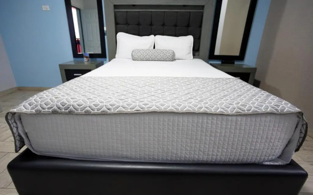 653 Hotel