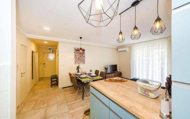 Ema 2Br Apt. In Old Town Centre
