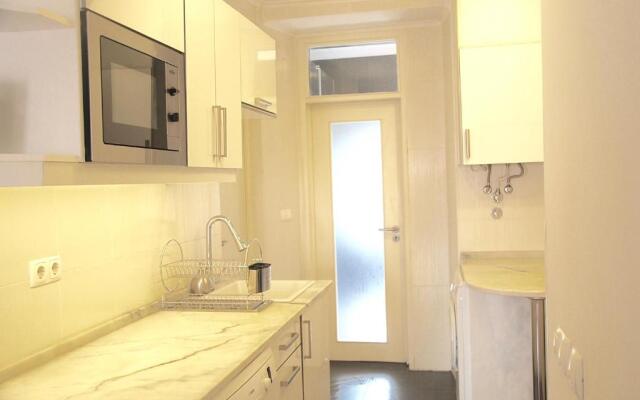 Sunny, central and comfy Ap. in Av. da Liberdade