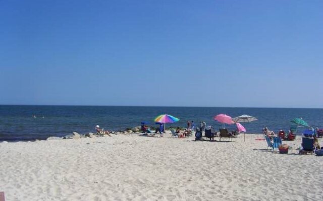 Colonial Village Motel and Cottages