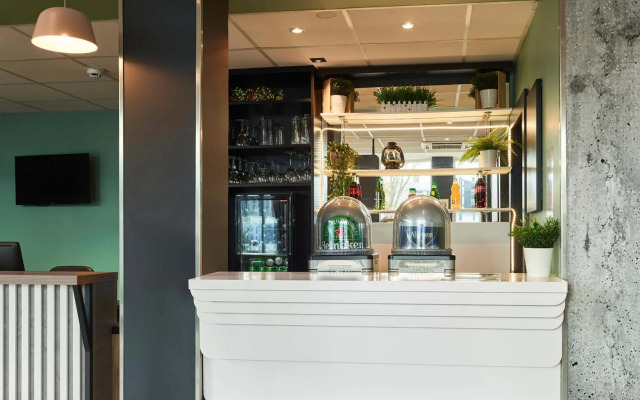 B&B HOTEL MASSY Gare TGV