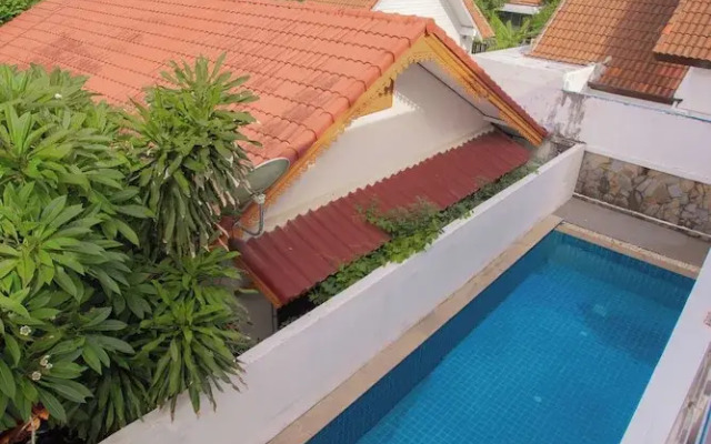 Nee Pool Villa