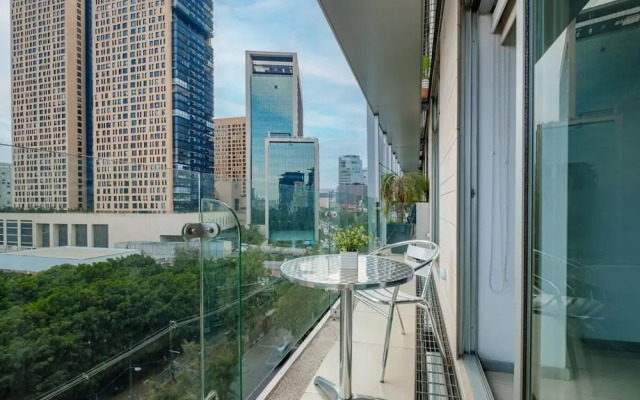 2BR Apartment With Jacuzzi - Pool - City Skyline