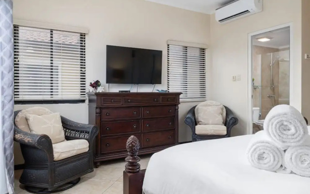 Beautiful Gated Community Retreat Near the Beach