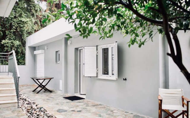 Minimal Residence near the Beach