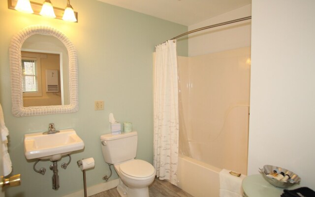 Glen Cove Inn & Suites
