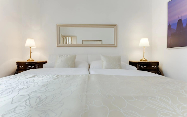 Old Town Royal Apartment With Giant Terrace